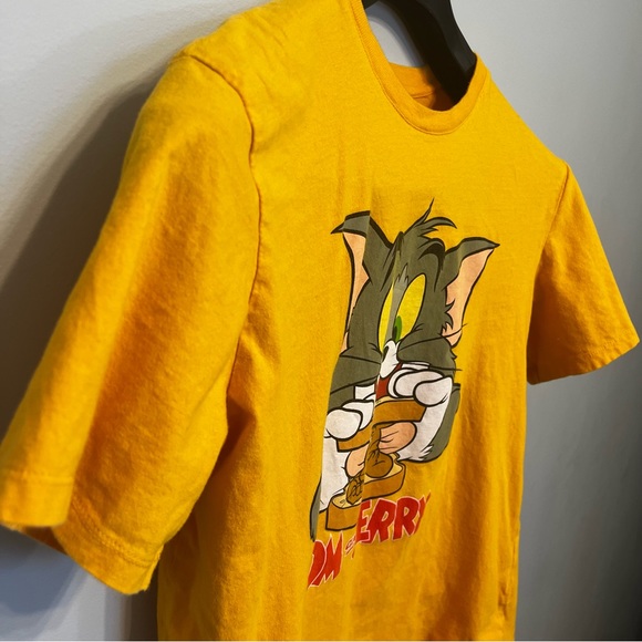 Tom and Jerry Yellow T-Shirt Tee Shirt Men’s Women’s Medium Pre-Owned - Picture 2 of 8